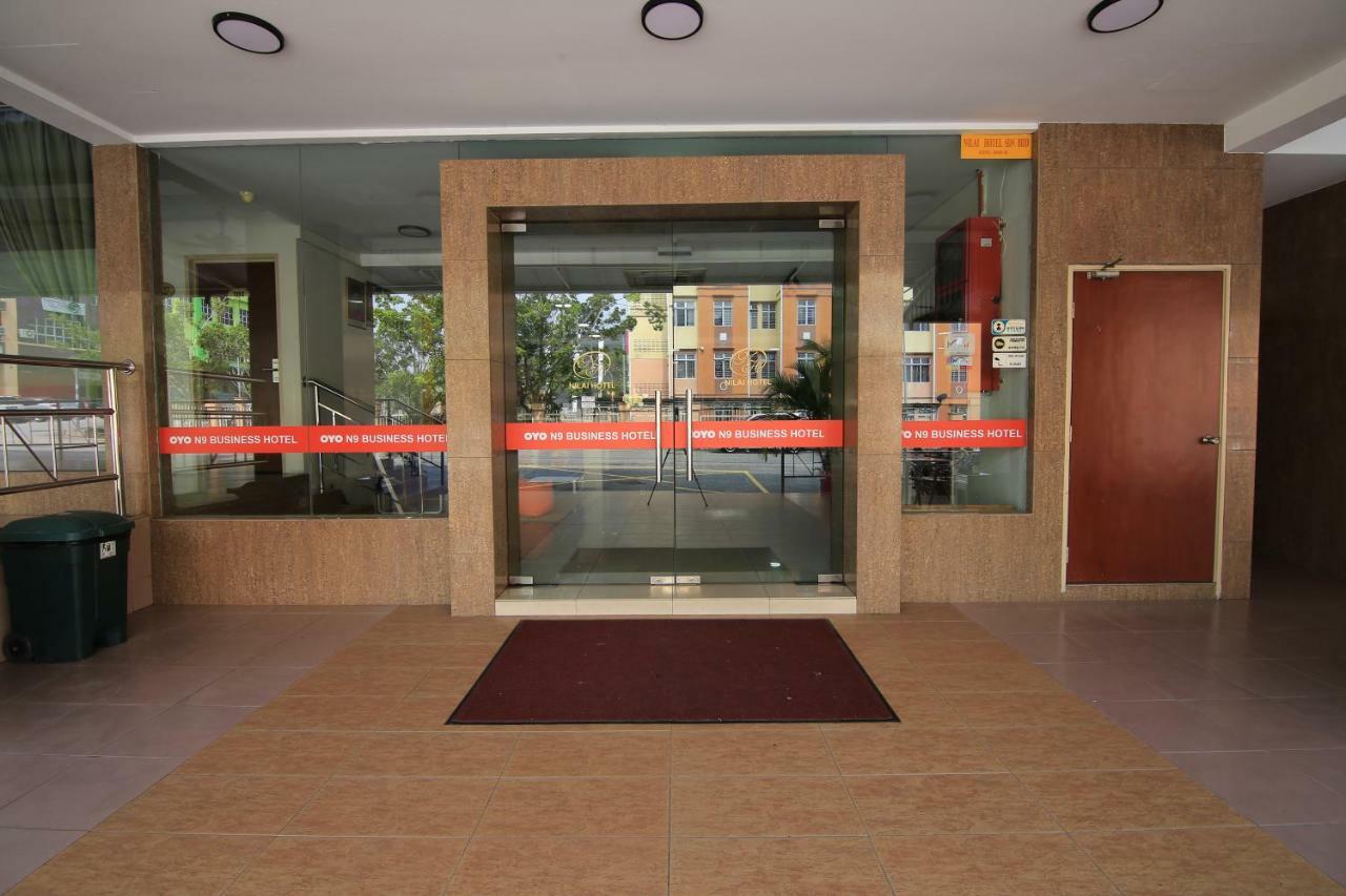 Oyo 43955 N9 Business Hotel Nilai Extérieur photo